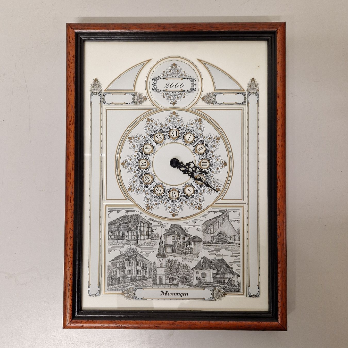 Orologi da terra & Orologi da parete: Wanduhr mit Münsingen Motiv – Usato da Bern venduto da latrouvaillebern