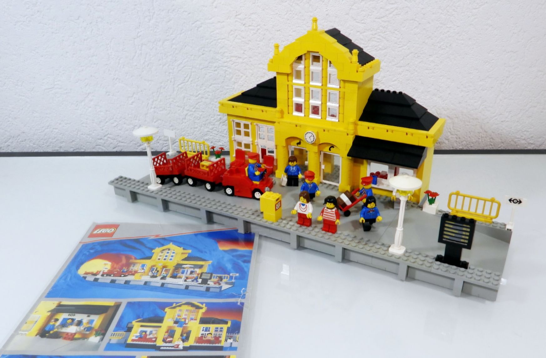 Lego Baukästen: LEGO EISENBAHN 4554 GROSSER HAUPTBAHNHOF – Gebraucht aus Turbenthal von Ddanuh