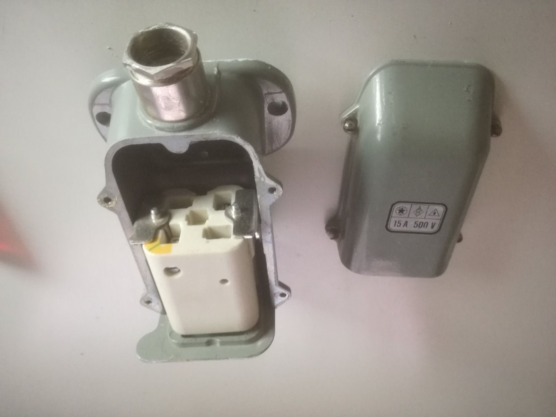 Feller Spine: Steckdose J15/4 3LPE 500V AP – Usato da Sursee venduto da Ursus_LU 2