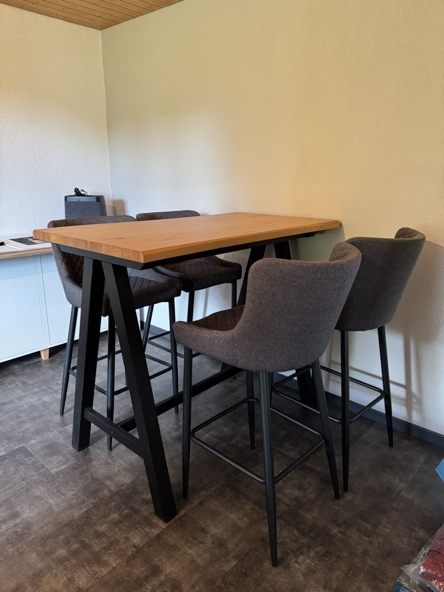 Tavoli: Bartisch mit 5 Barstühlen 71 x 128 cm in Eiche  – Usato da Thierachern venduto da jassi92 2