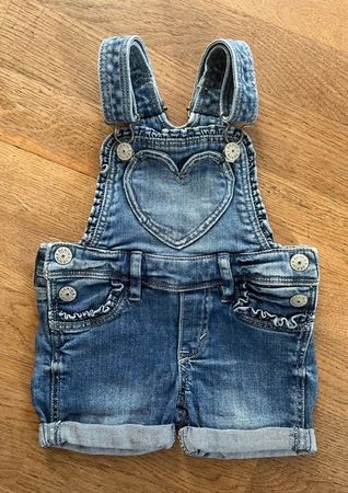 Lässige Jeans-Latzhose für Kleinkinder