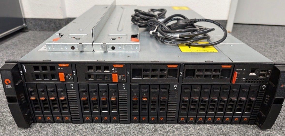 Server: Pure Storage //X10 R3 - All-Flash-Speichersystem – Usato da Zürich venduto da migipacucci 2