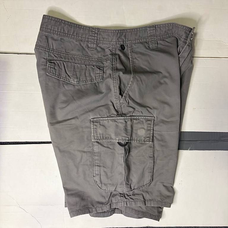 Pantaloni: Shorts cargo gris, S – Usato da Clarens venduto da N-Sol 2