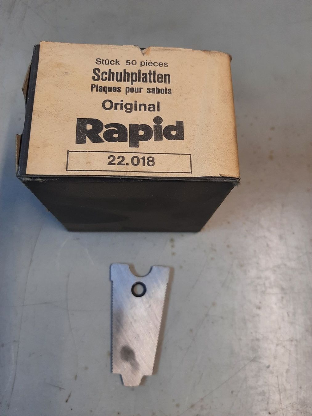 Rapid Alle Maschinen: 50 Rapid Schuhplatten Nr. 22.018 – Neu und originalverpackt aus Eschlikon TG von Freitech.2015