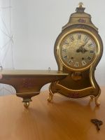 Uhr Eluxa mit Wandkonsole Blumenmotiv Goldfarben