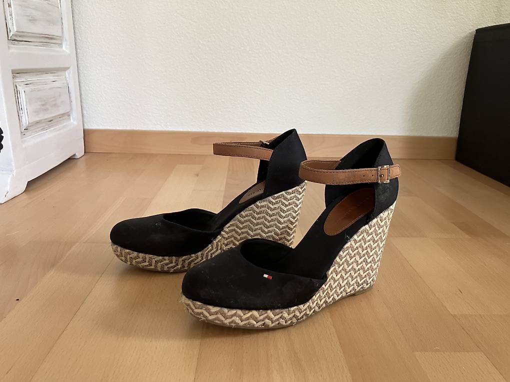 Scarpe da donna: Tommy Hilfiger  Keilsandalette gr 38 – Usato da Zürich venduto da Elise9 2