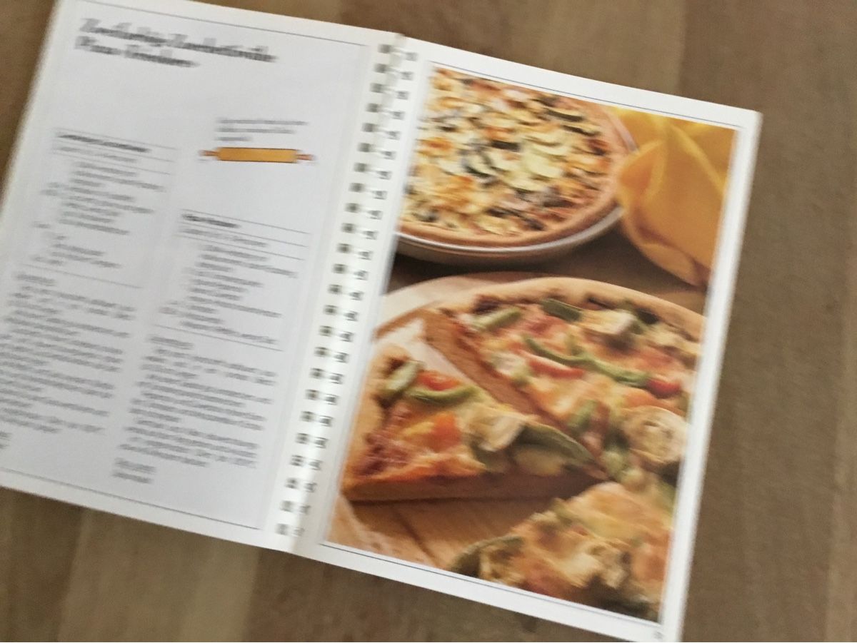 Livres: Köstlichkeiten mit JOWA Teigen  – D'occasion à Triesen par Trisuna 4