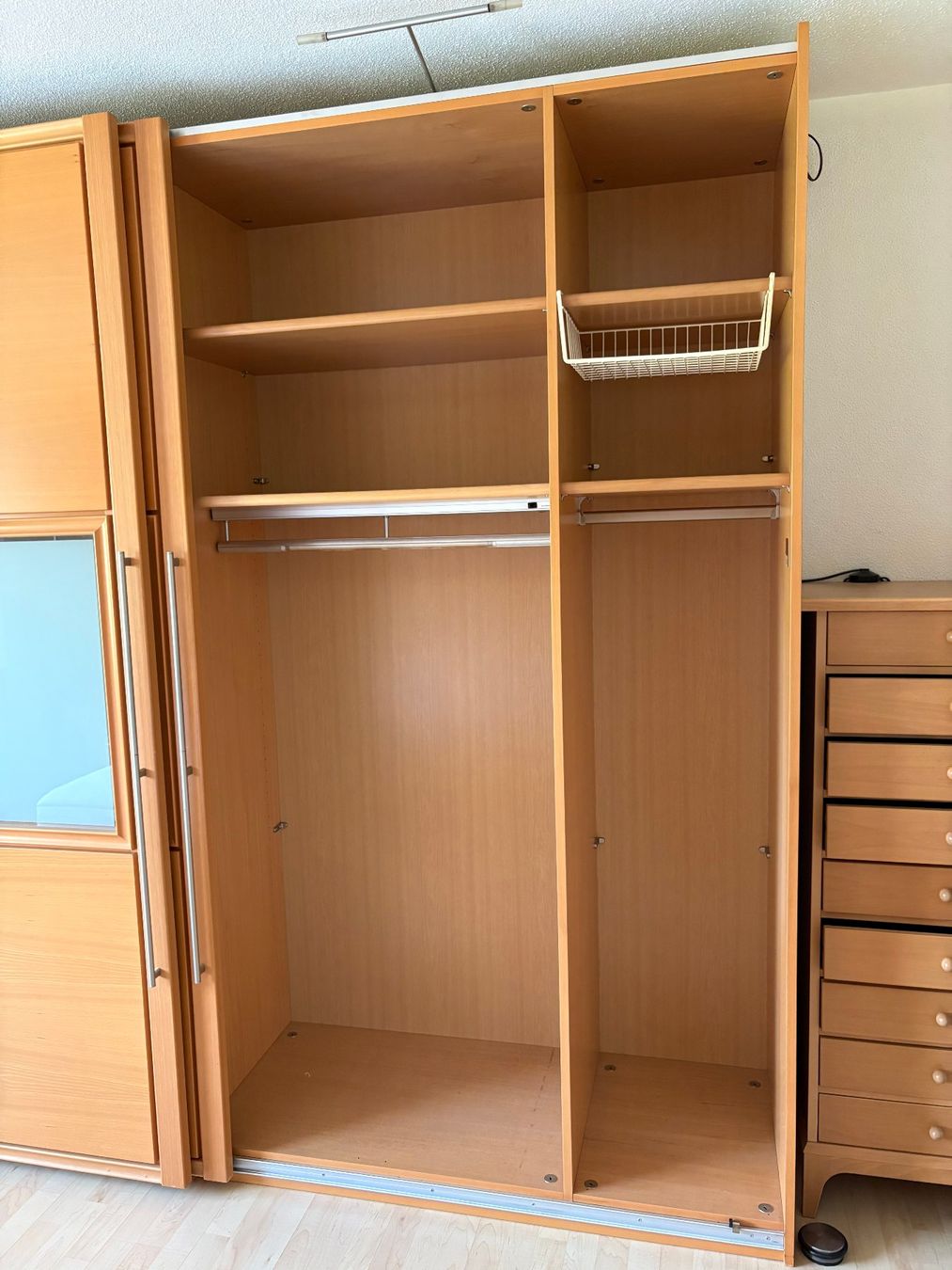 Pfister Armadi: Kleiderschrank – Usato da Schachen LU venduto da 13_Snoopy 1