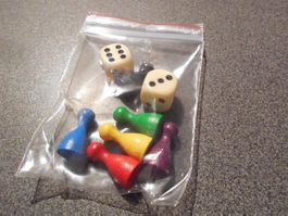 Spielfiguren 6 Stück / 2 Würfel