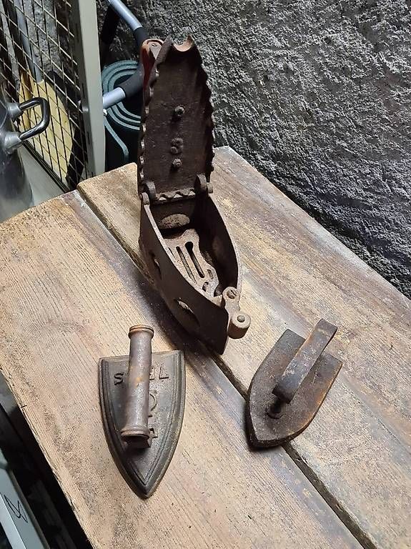 Ferri da stiro: Ancien fer à repasser – Usato da Corsier sur vevey venduto da Hitu 1