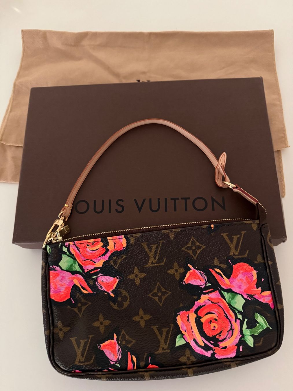 Louis Vuitton Sacs femmes: Louis Vuitton x Stephen Sprouse Pochette Monogram Roses – Neuf avec emballage d'origine à Arosa par Schatzkiste88 1