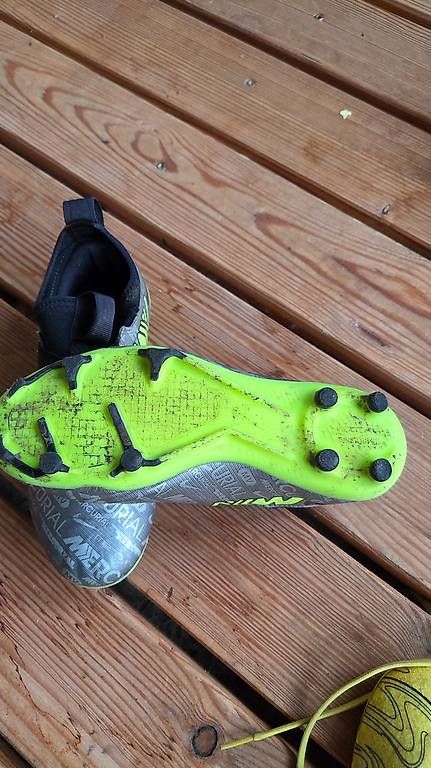 Schuhe für Jungen: Fussballschuhe Adidas Grösse 35.5 – Gebraucht aus Würenlingen von ram_97c8 1