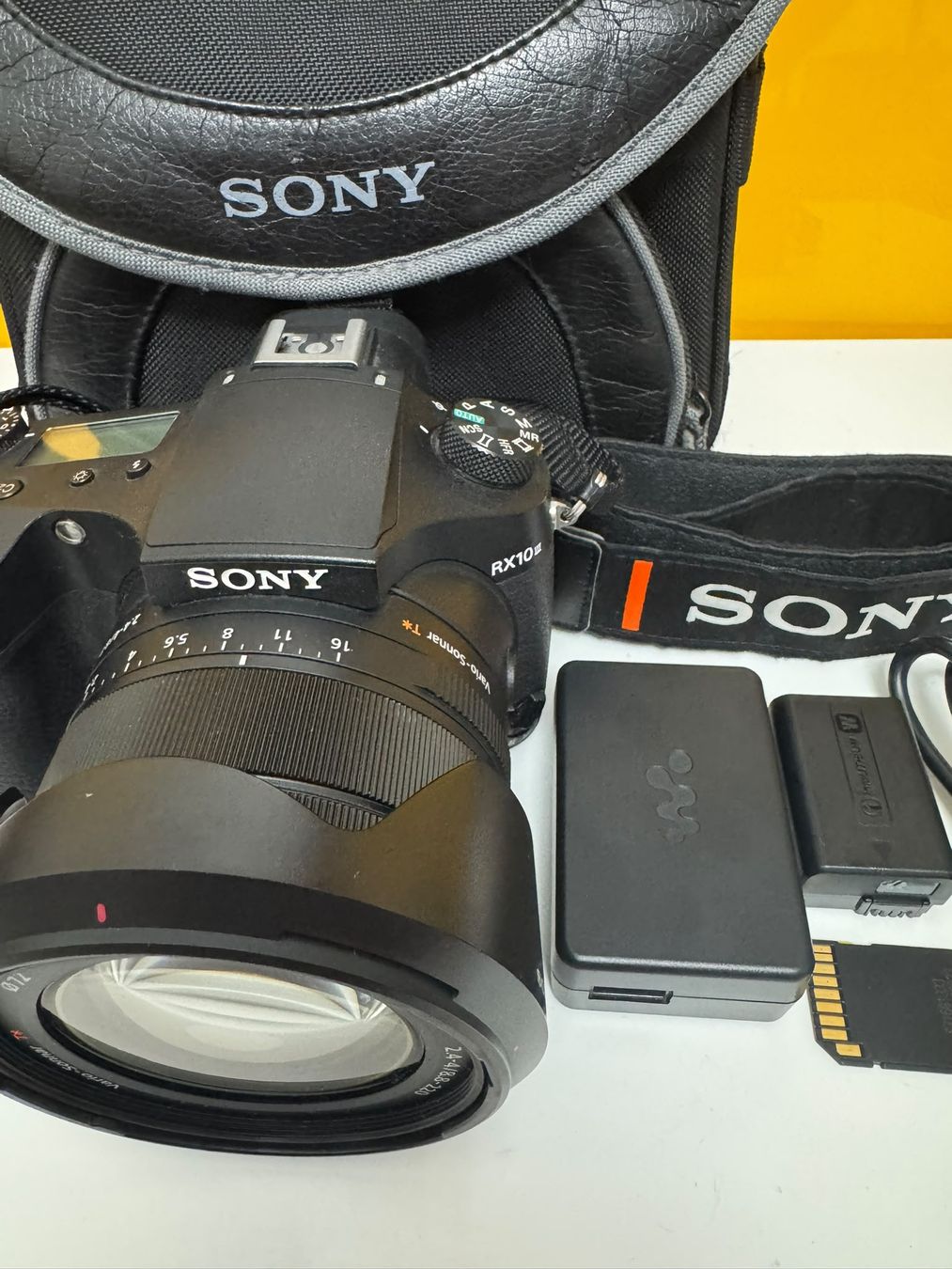 Sony Fotocamera: Sony RX10 III – Usato da Bellevue venduto da agh_v8c7 1