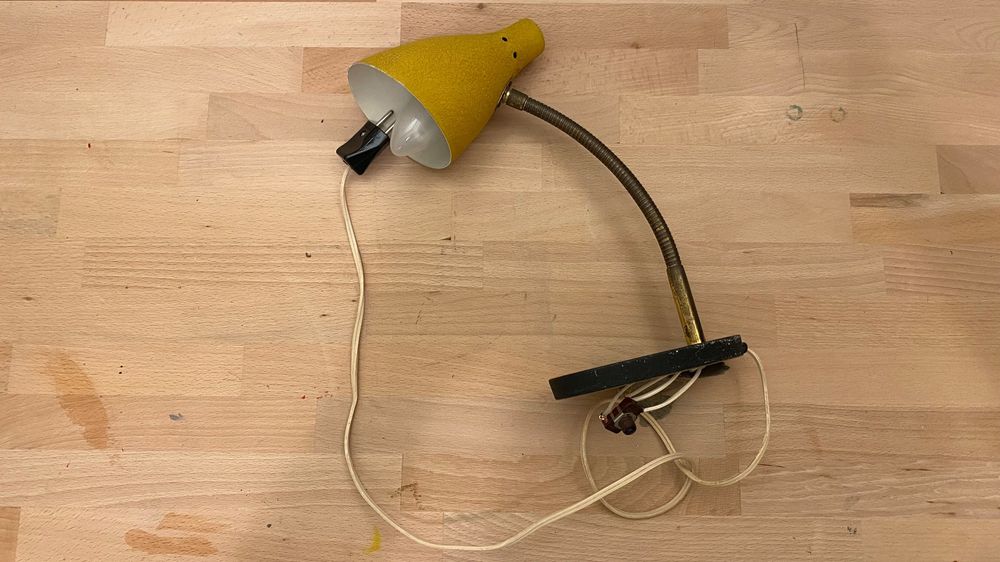 Vintage Tischleuchte VT-7151 – Metallfuß, Glas-Schirm In Blau, E27 Fassung, 60 W