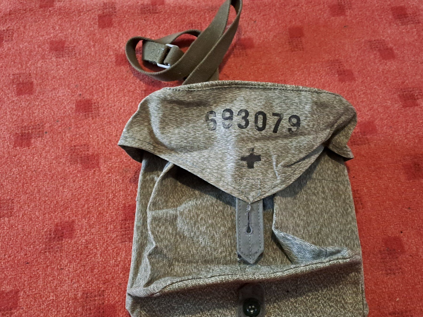 Schweizer Armee Uniformen: Gasmaskentasche 2.Weltkrieg,  Neuwertig – Gebraucht aus St.Gallen von Infanteriewerk