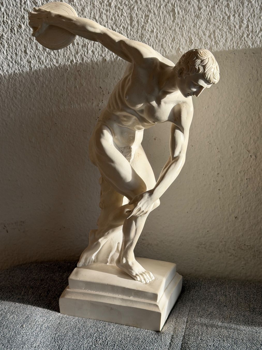 Sculture & Statue: Weiße dekorative Figur des klassischen Discobolus – Usato da Basel venduto da PAUL_ART