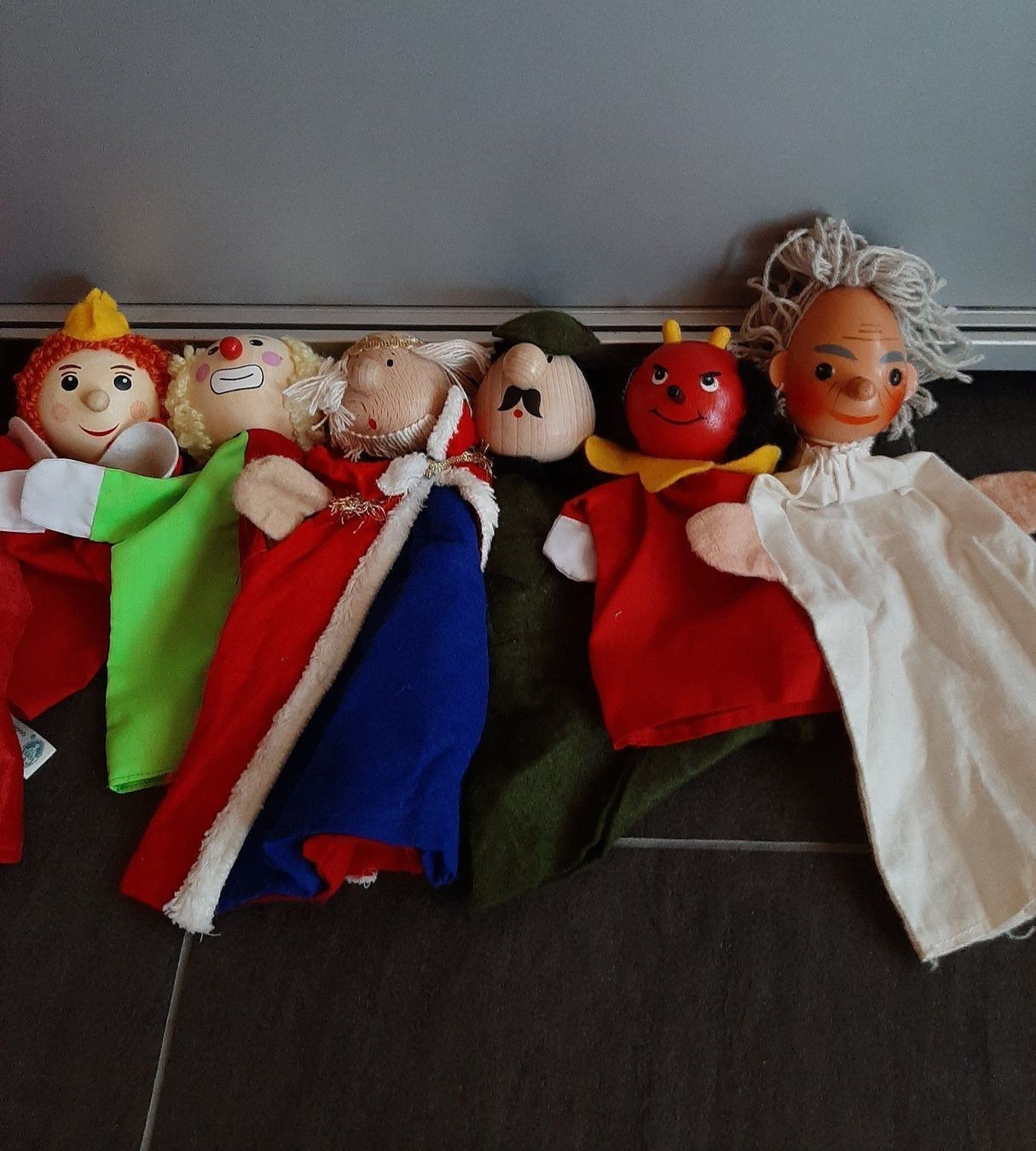Spielzeuge: Kasperl-Puppen, Kasperltheater. – Gebraucht aus Buchs AG von Cuescu 3