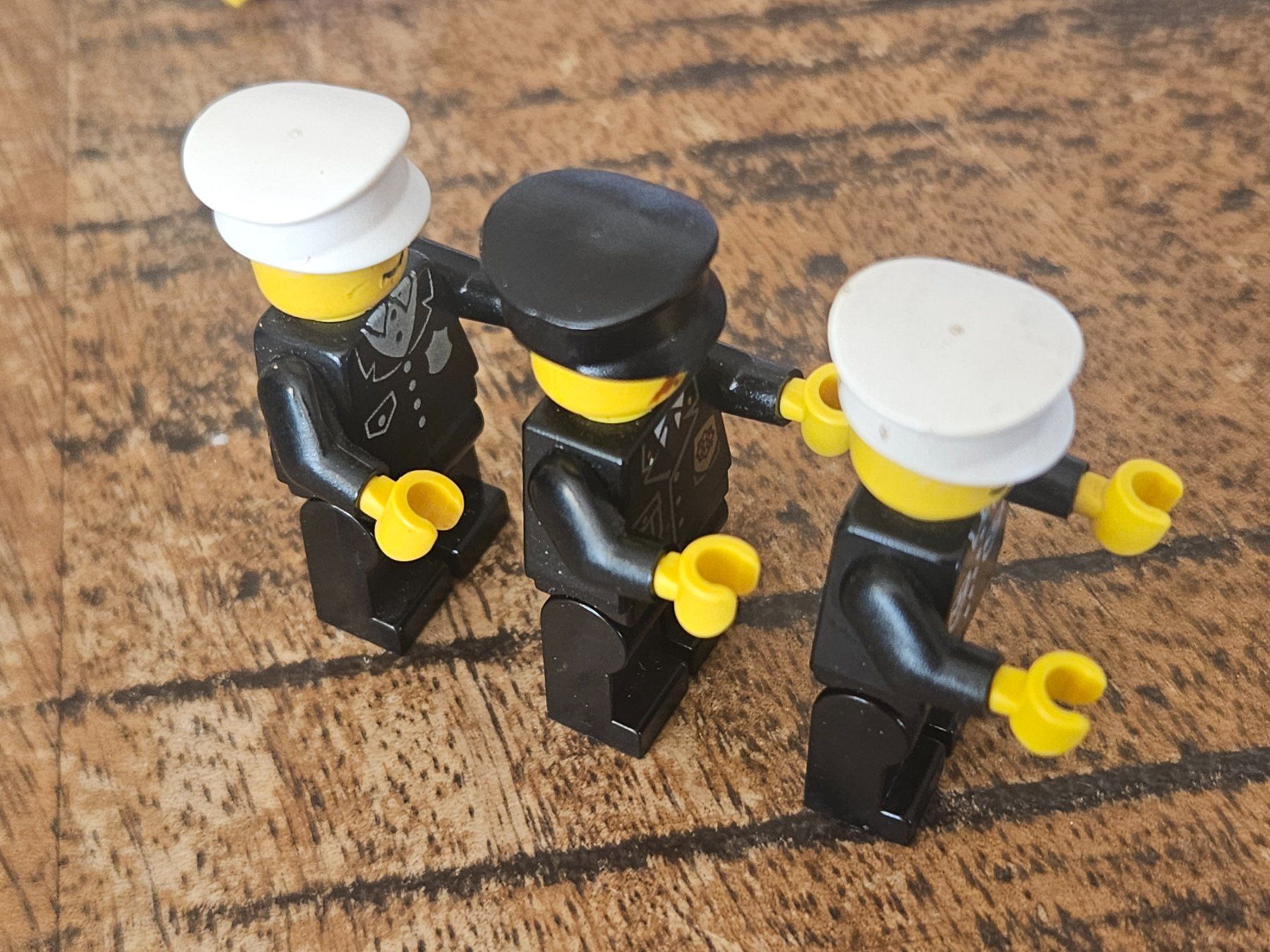 Lego Kit di costruzioni: lego lot de 3 figurines – Usato da Confignon venduto da Ecrofigs 3