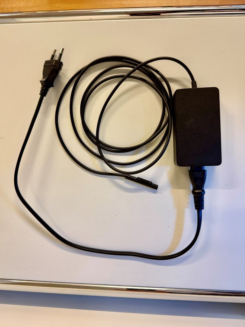 Microsoft Caricabatterie: Surface Netzteil / Lade-Gerät 44W – Usato da Oberentfelden venduto da KAL_EL