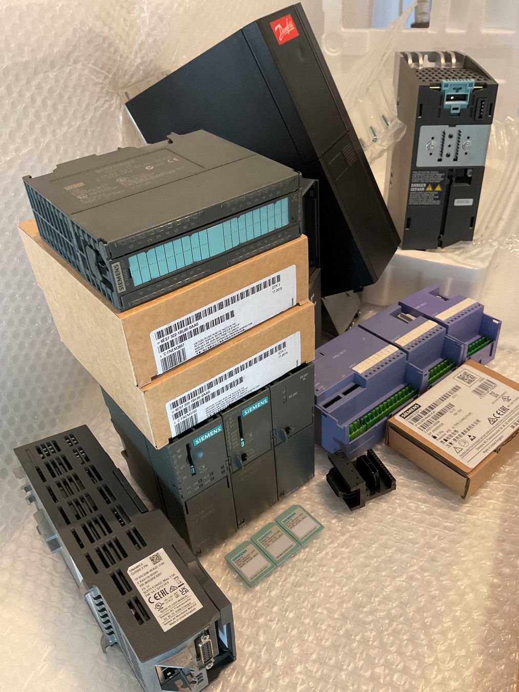 Siemens Componenti elettronici: Siemens Simatic SPS, Siemens FU, Danfoss FU, Selectron CPU – Usato da Dielsdorf venduto da ohmalesis