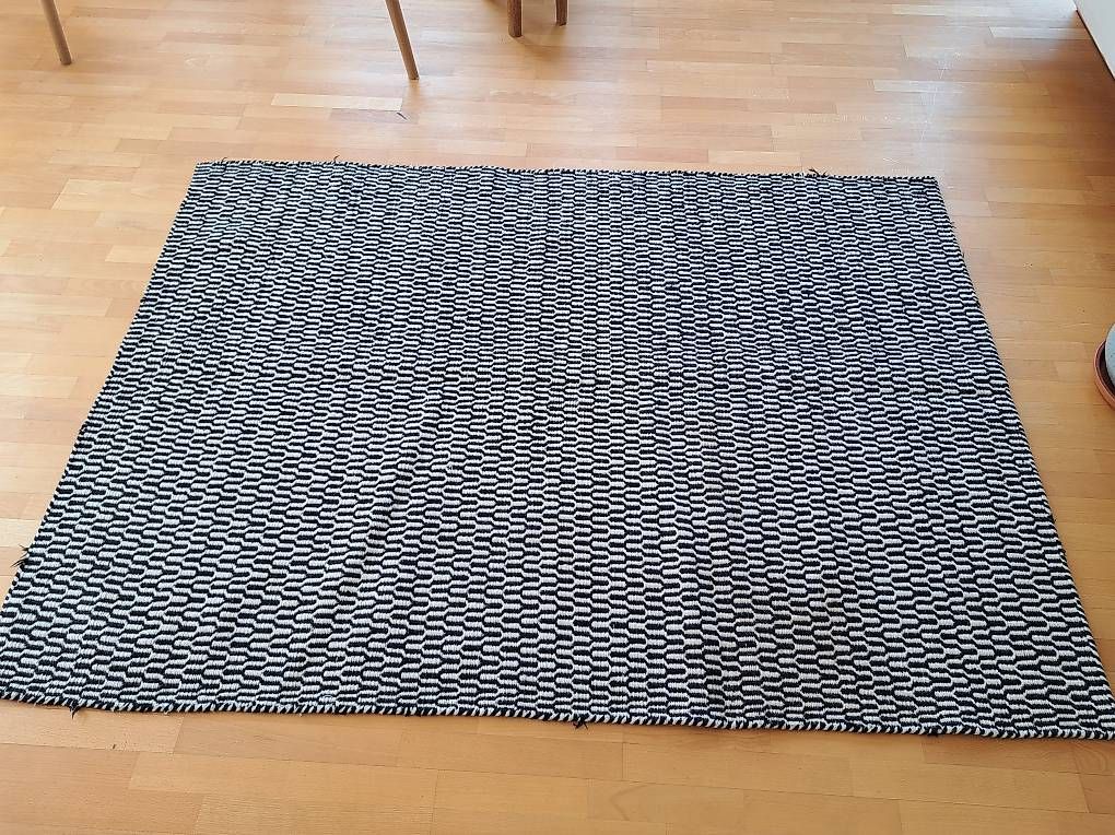 Interio Teppiche: Schöner Teppich 140 x 200 cm – Gebraucht aus Steffisburg von mona055