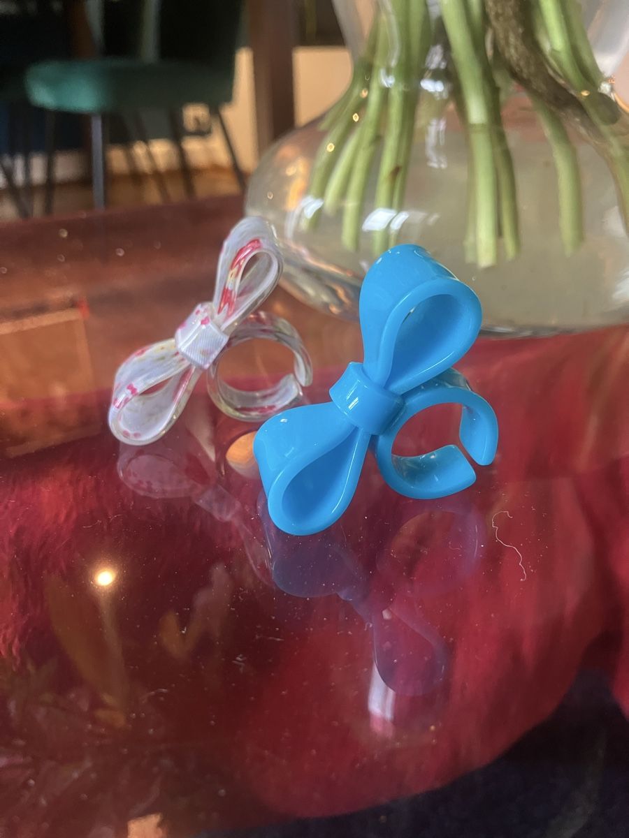 Anelli: Bagues fantaisies noeud papillon – Usato da St-Aubin-Sauges venduto da Sonia-Ka