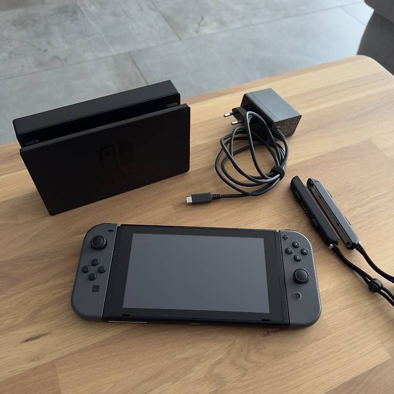 Nintendo Console: Nintendo Switch 1 Set – Usato da Widen venduto da flavio_marchi