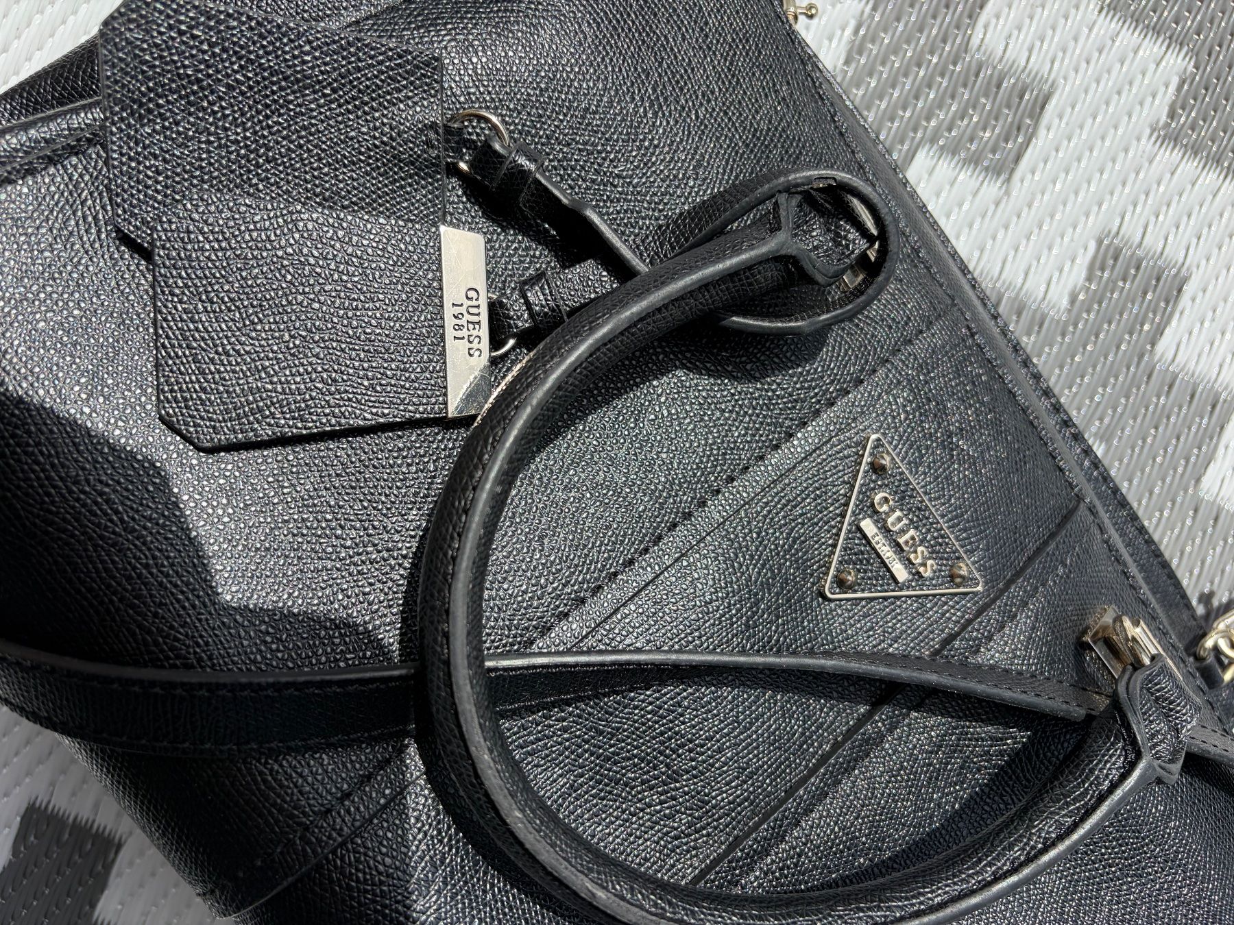 Guess Sacs femmes: Handtasche schwarz Guess – Neuf (Voir description) à Wald ZH par Apy 2