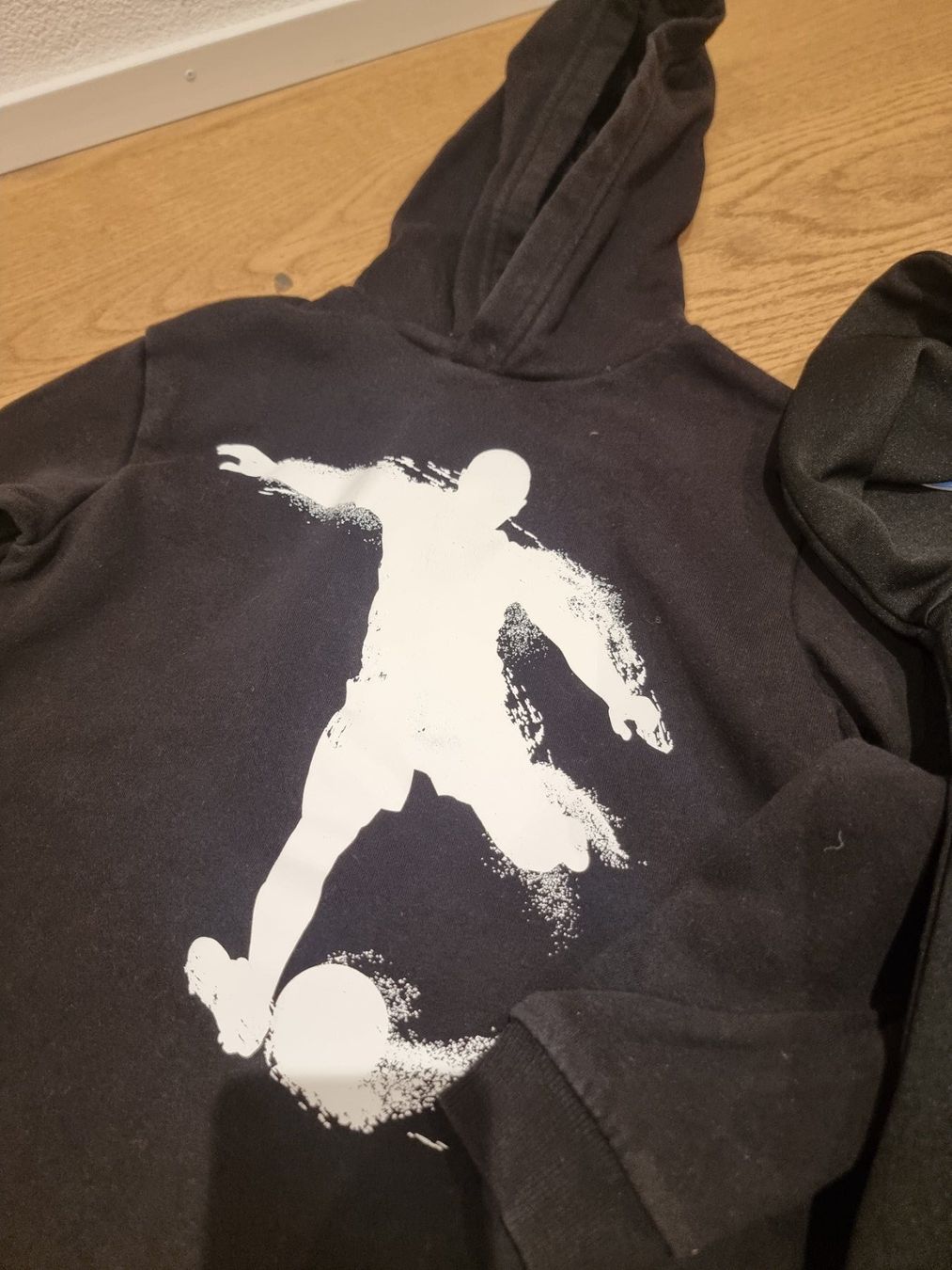 H&M Maglioni & Felpe: 2 H&M Kapuzenpullover, 134/140 – Usato da Buttikon SZ venduto da Limo180 1