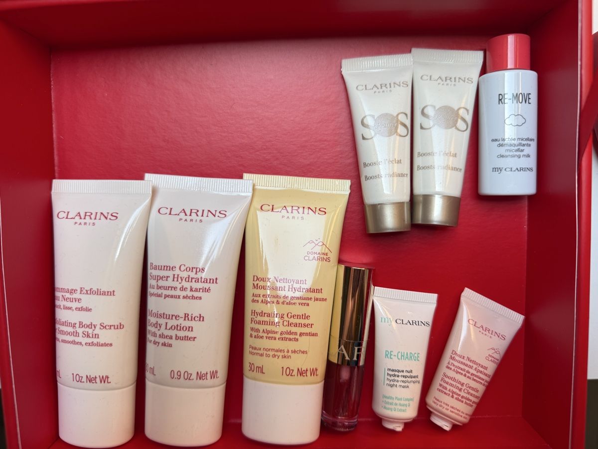 Clarins Cura del viso: Clarins Kosmetik Set Neu & Unbenutzt – Nuovo e nell'imballaggio originale da Buchrain venduto da pau_5m5c