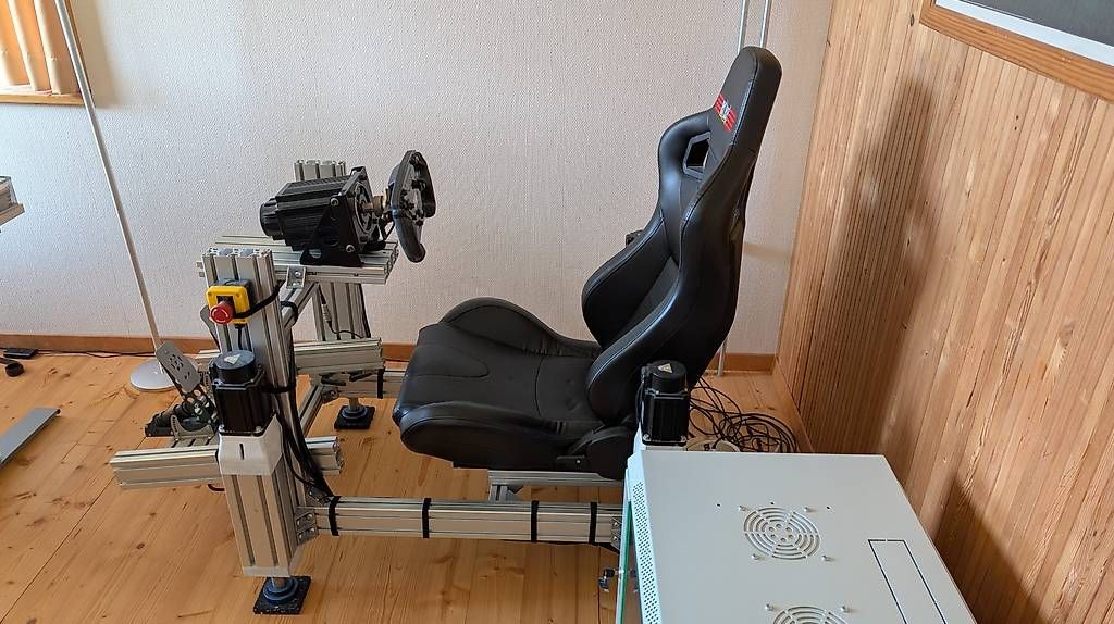 PC: SFX100 Motion Sim-Rig Komplettpaket | DD-Wheel | Heusinkveld – Usato da Buchrain venduto da HejaBVB