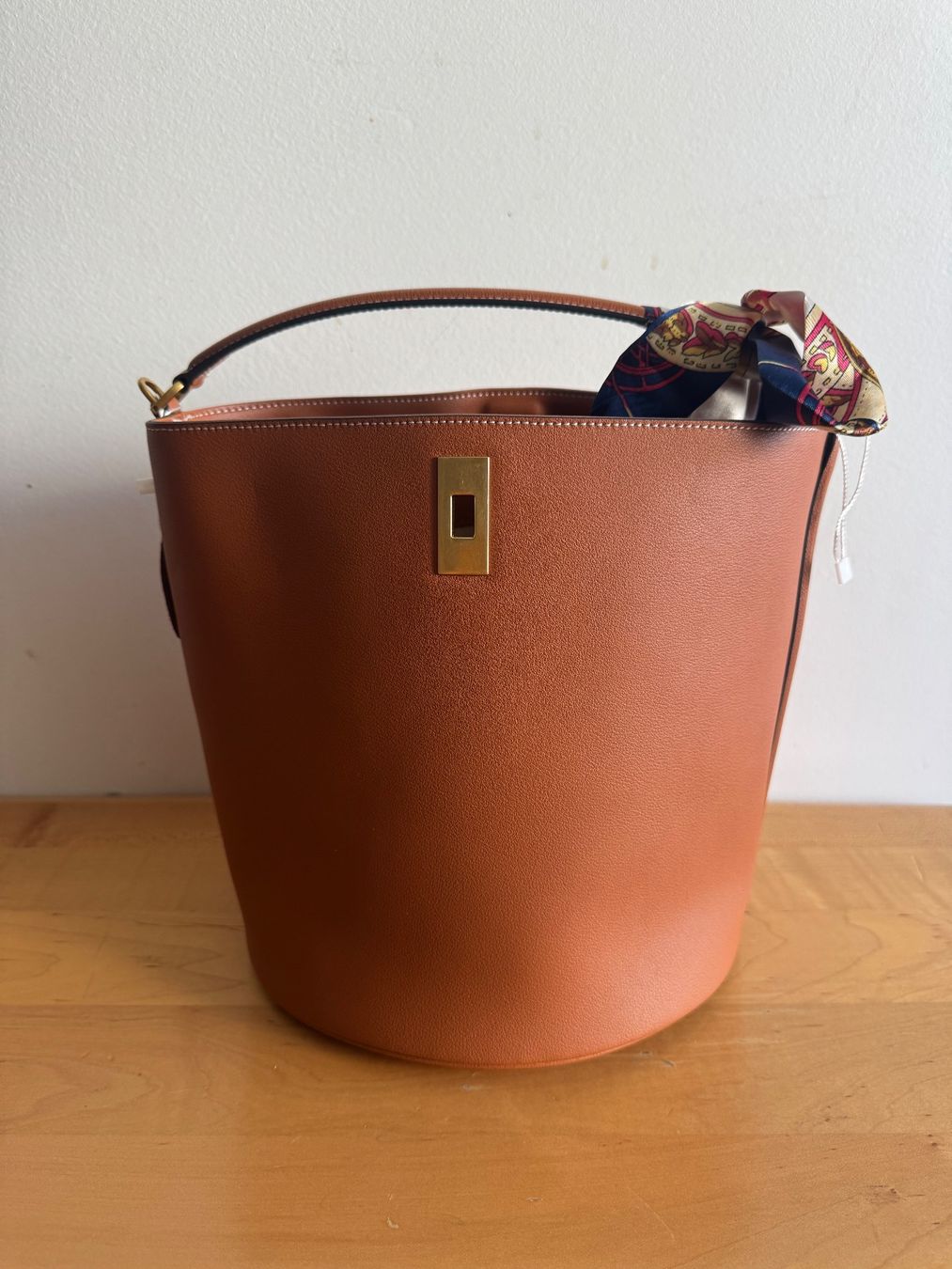 Borse da donna: Sac seau en cuir neuf – Nuovo e nell'imballaggio originale da Carouge GE venduto da Myr_hbt9 1