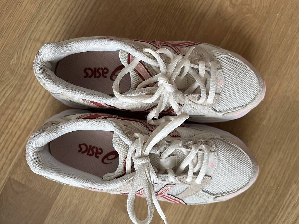 Chaussures femmes: Asics Schuhe Neuwertig  – D'occasion à Adligenswil par Sonnmatt7 4