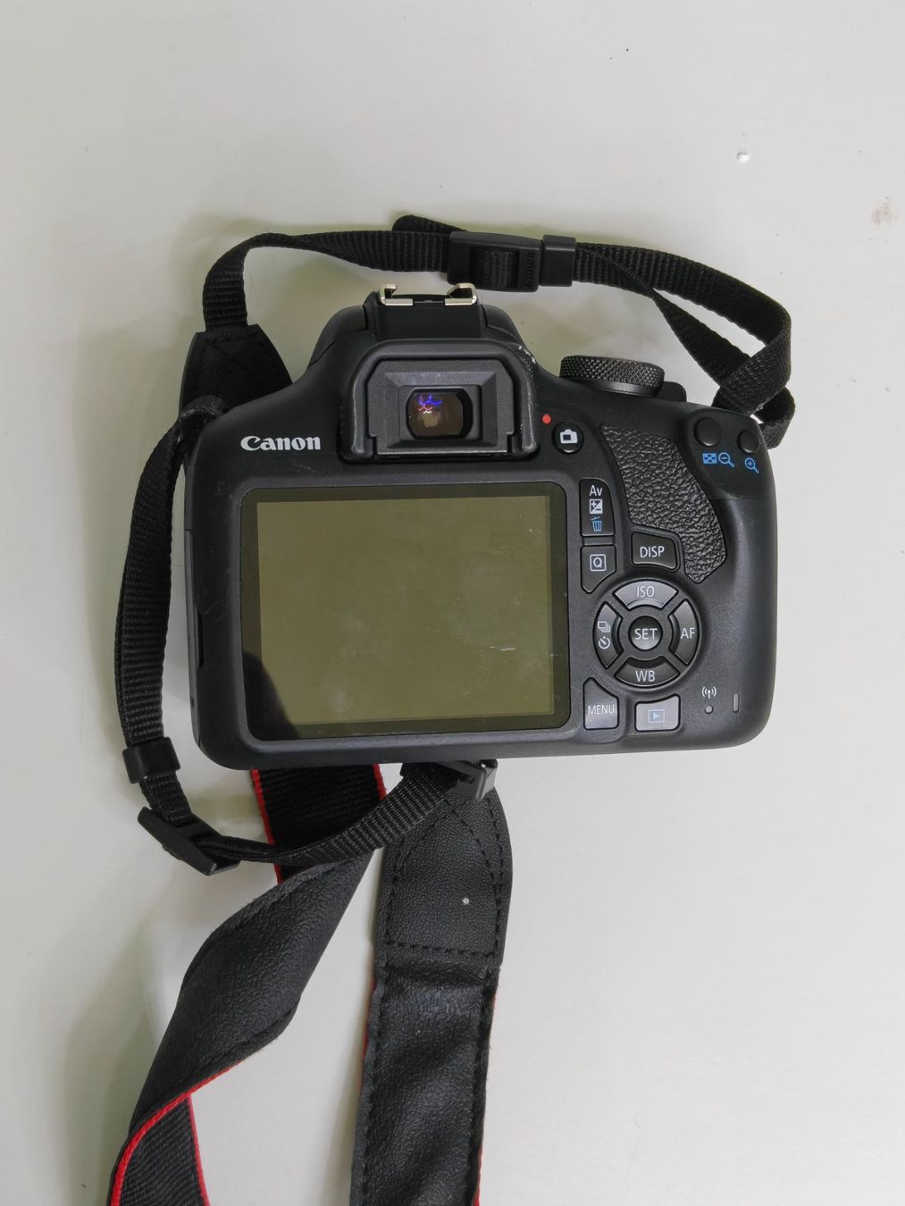 Canon Appareil photo: Kamera Canon EOS 2000D Ab 40.Fr – Défectueux à Solothurn par SDGG 2