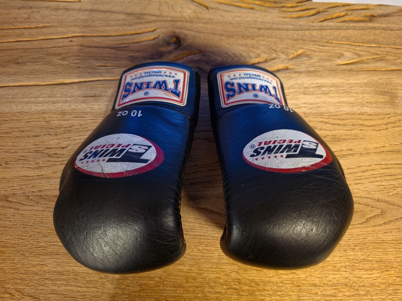Boxsäcke: Boxhandschuhe Twins 10oZ – Gebraucht aus Rickenbach LU von Totoro14