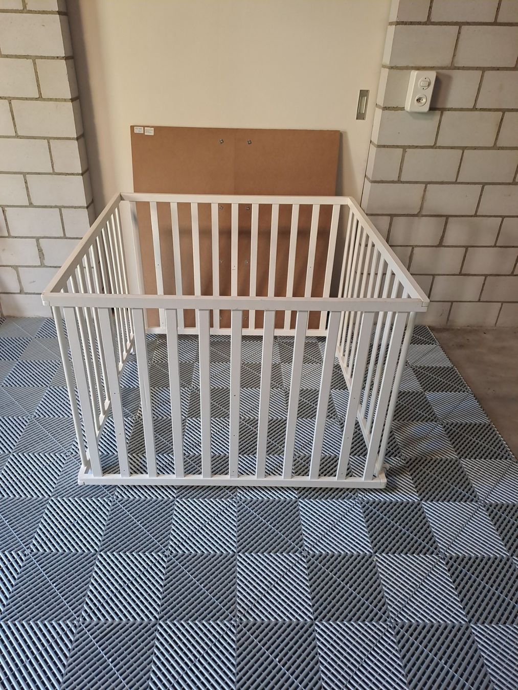 Box & Barriere di sicurezza: Laufgitter oder Welpengitter, 98 x 98 cm, weiss – Usato da Wängi venduto da Raettli10