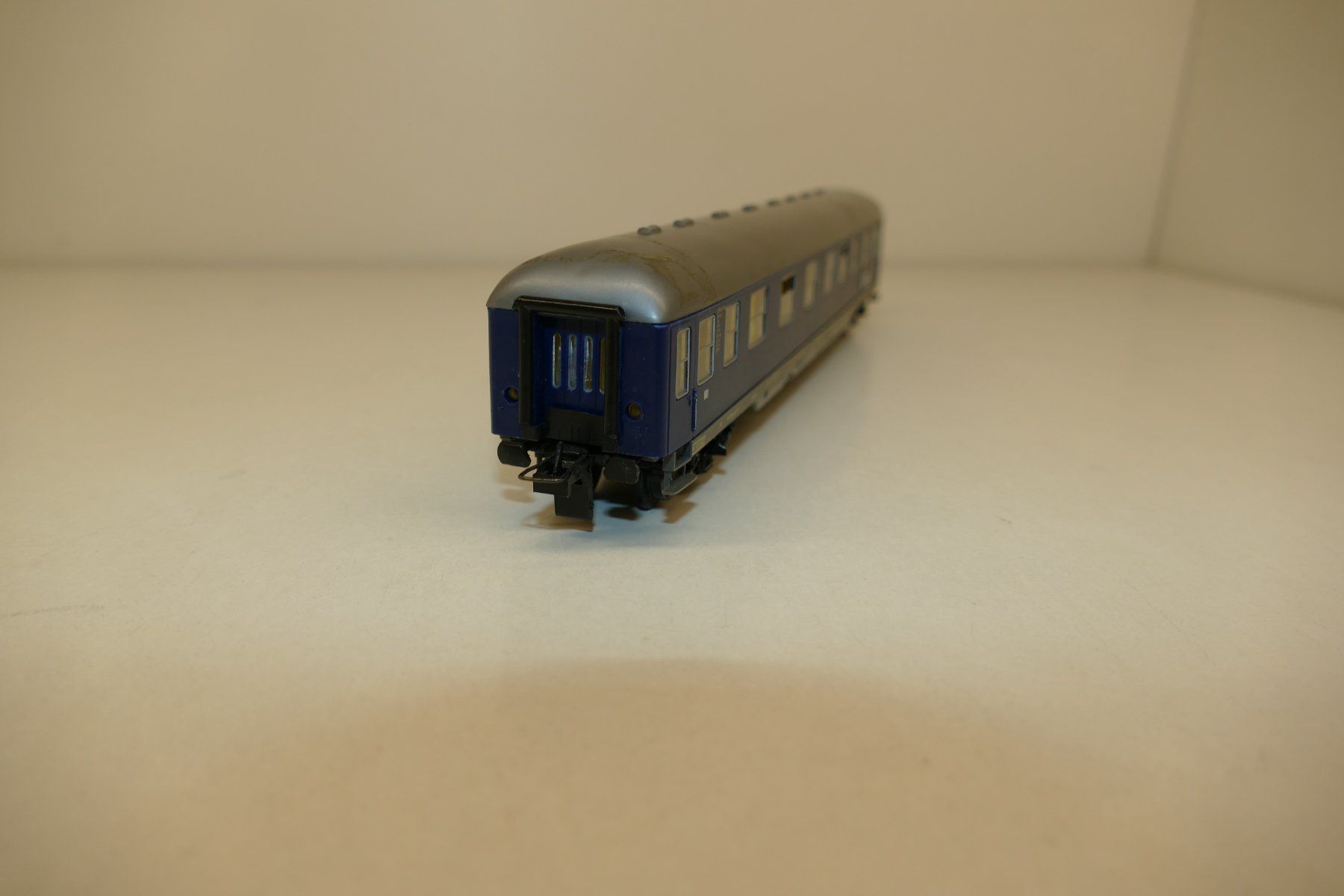 Trix Modellini di ferrovie: Trix Express H0: DB Touropa Personenwagen – Usato da Niederhasli venduto da rail-duerst 3