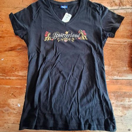 T shirt noir Switzerland