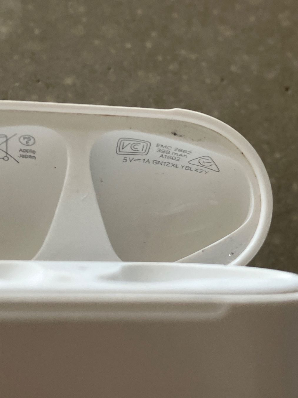 Apple Cuffie: APPLE AIRPODS Case – Usato da Lausanne venduto da mr.v 4