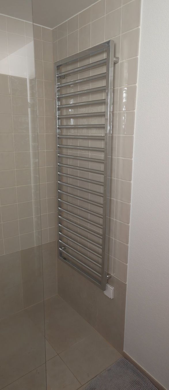 Zehnder Radiatori: 2x Zehnder Subway Badheizkörper Chrom – Neuwertig 60 x 150 – Nuovo (secondo la descrizione) da Kriens venduto da EPR1987