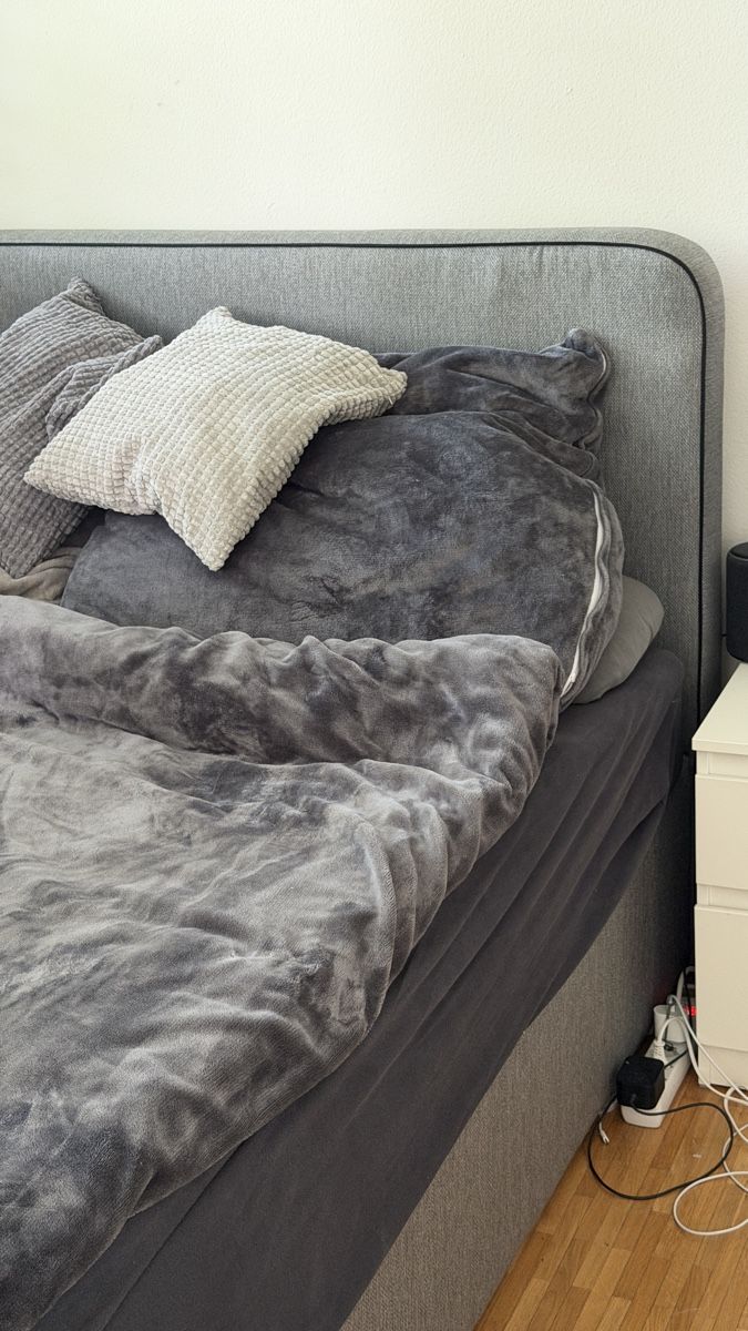 Letti: Boxspringbett grau guter Zustand – Usato da Zürich venduto da selina_fashion 1