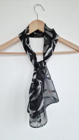 Damen Foulard ca. 19cm x 117cm Schwarz Grau - fast wie neu