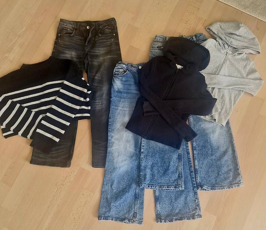 H&M Kleiderpakete & -sets: Mädchen Kleider Set 146 – Gebraucht aus Schaffhausen von Jakarila