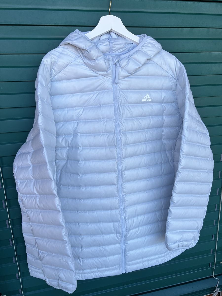 Adidas Giacche: Adidas leichte Daunenjacke Gr. 54 – Nuovo (secondo la descrizione) da Oberentfelden venduto da Betina.Hummeli
