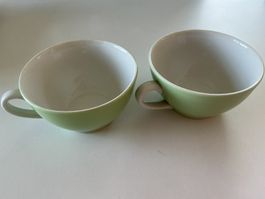 2 Kaffeetassen hellgrün Lilien Porzellan