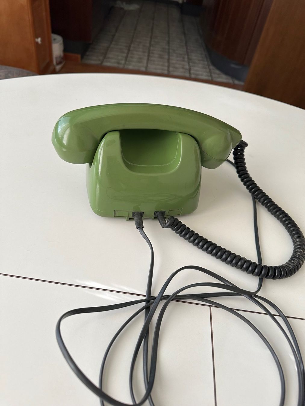 Telefone: Froschgrünes Tischtelefon – Gebraucht aus wangen von  1