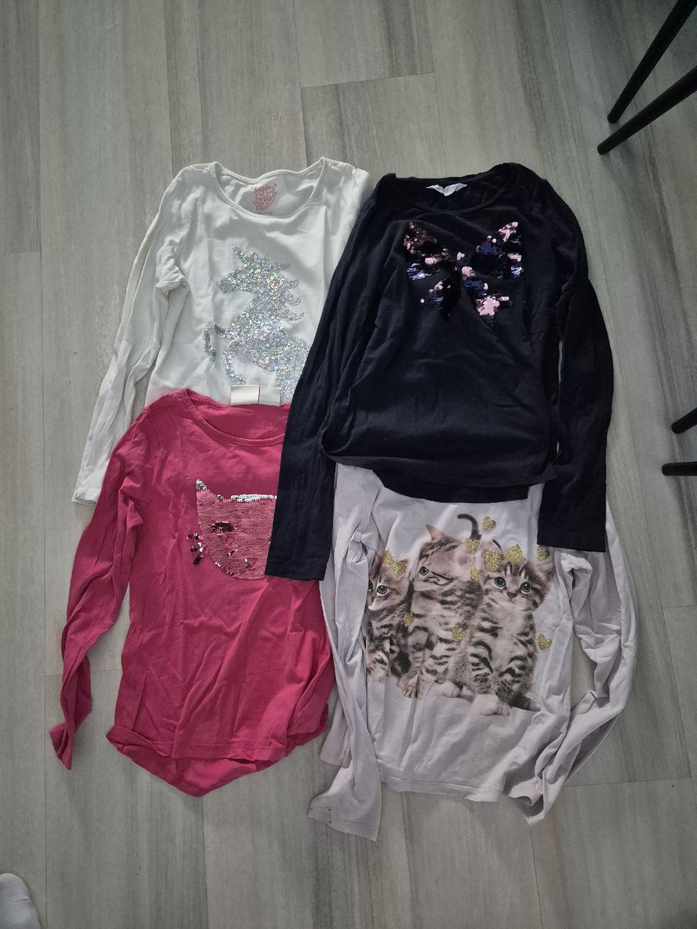 Kleiderpakete & -sets: Sweatshirt 4 Stück Gr. 134/140 – Gebraucht aus Stansstad von Kyra014