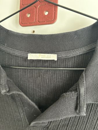 Schwarzes Zara Ripp-Shirt Grösse L
