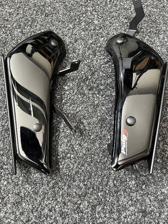 Tutti i ricambio per moto: Puig Downforce Winglets Spoiler Yamaha R1 ab 2015 - TOP – Usato da Wauwil venduto da Waykee