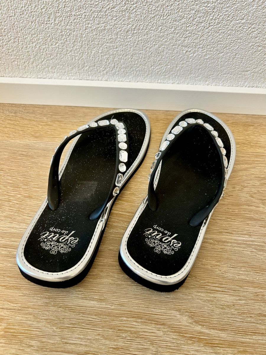 Scarpe da donna: Elegante Flipflops – Usato da Rorschach venduto da fla_62jm 1